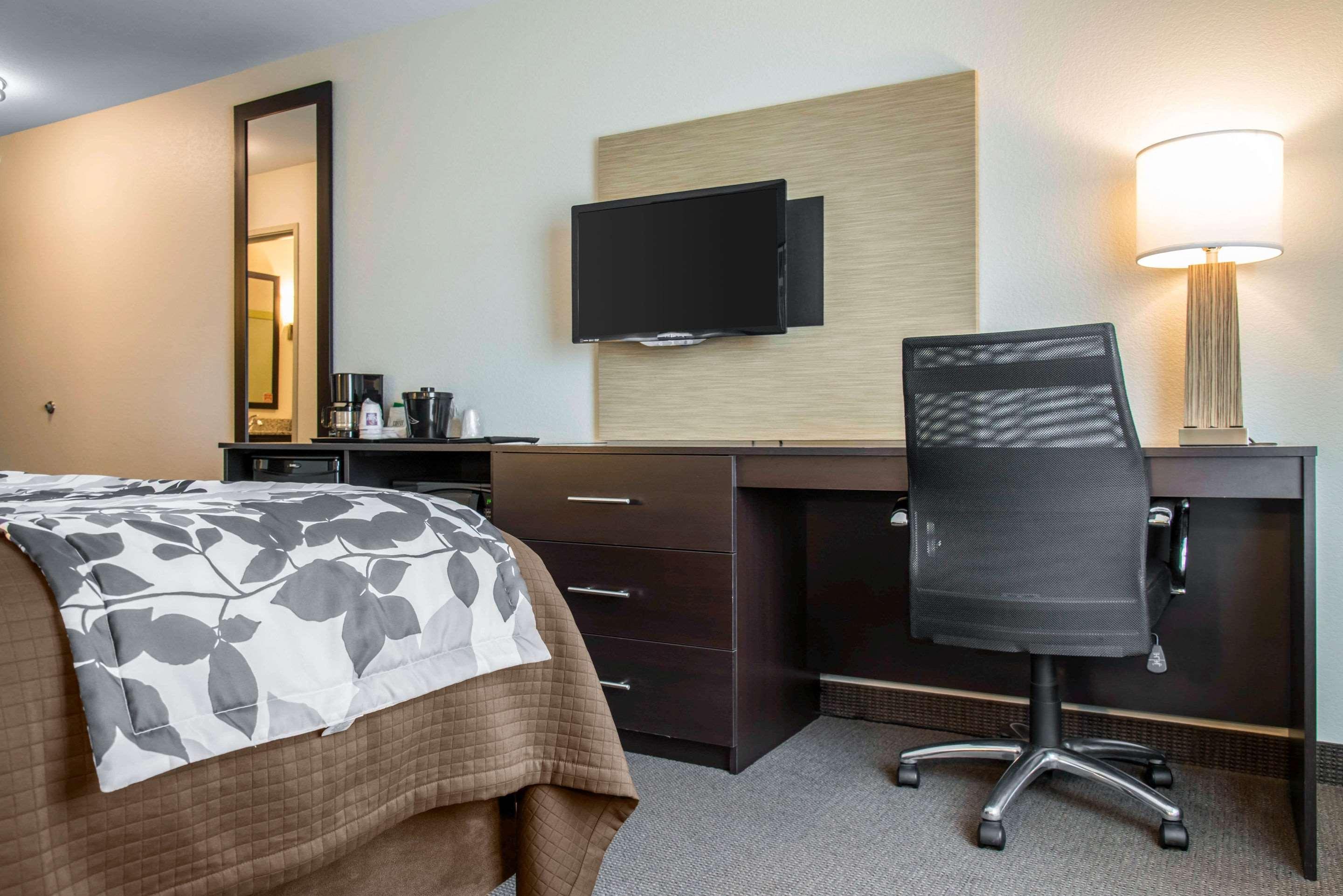 Sleep Inn & Suites Marshall - University Area Exteriör bild