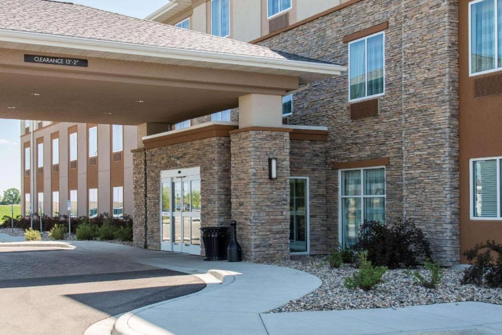 Sleep Inn & Suites Marshall - University Area Exteriör bild